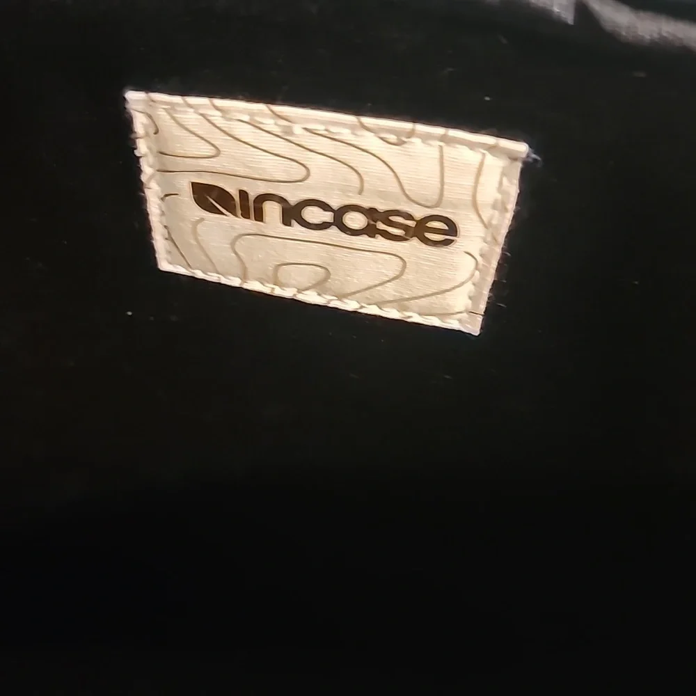 INCASE COMPUTER CASE BLACK